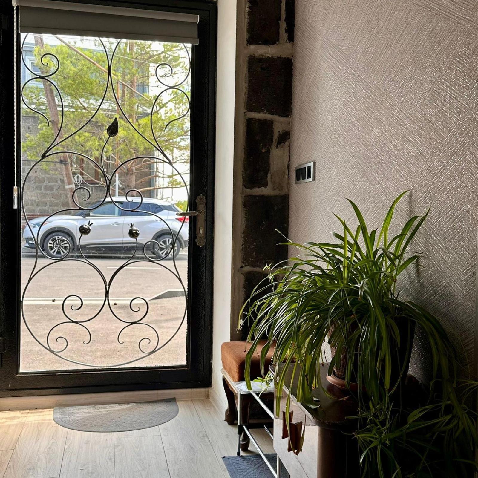 Eco House Apartment Gyumri ภายนอก รูปภาพ